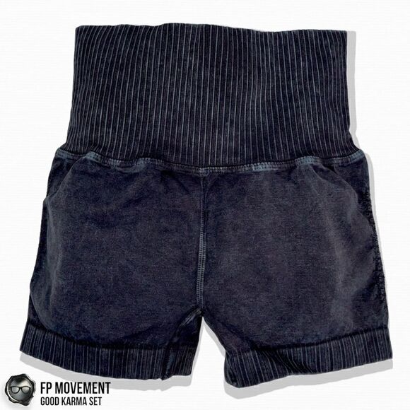 FP MOVEMENT GOOD KAMRA SET HIGH-NECK LAYER + RUNNING SHORTS IN WASHED BLACK XS/S - Picture 9 of 15